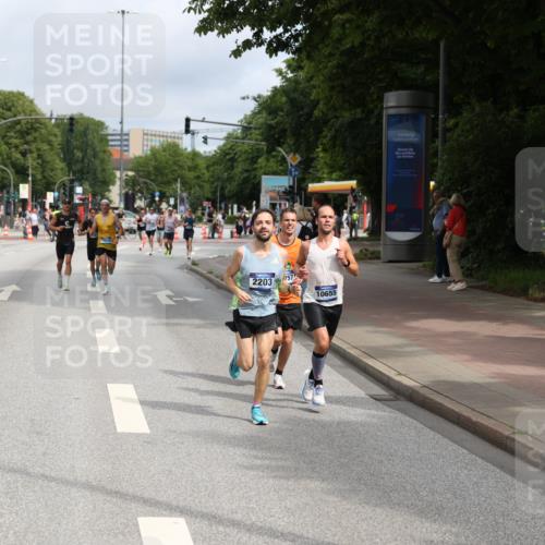 29.06.2025 - hella hamburg halbmarathon Yannick Fuchs http://msf.ph/oto/8166967 29.06.2025 10:22:51 20KM 1122, 2203, 4678, 5367, 7651, 8731, 9804, 10485, 10655, 12341, 13941, 14757, 15576, 15583, 16377, 17354, 17893, 18567, 18832, 19114 meine-sportfotos.de
