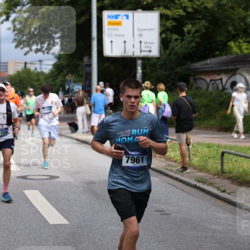 29.06.2025 - hella hamburg halbmarathon Yannick Fuchs http://msf.ph/oto/8166986 29.06.2025 10:40:41 20KM 1139, 1759, 2842, 3087, 4091, 4237, 4497, 4949, 5459, 6388, 6421, 6532, 6691, 6700, 6978, 7335, 7961, 8142, 8482, 8577, 8981, 9232, 9386, 9529, 9786, 11094, 11125, 11185, 11491, 12171, 12269, 12579, 12651, 12891, 13630, 13698, 13782, 13940, 14045, 14062, 14262, 14541, 14722, 14804, 15133, 15149, 15157, 15206, 15900, 16127, 16286, 17008, 17190, 17281, 17332, 17461, 17492, 17892, 18118, 19128 meine-sportfotos.de
