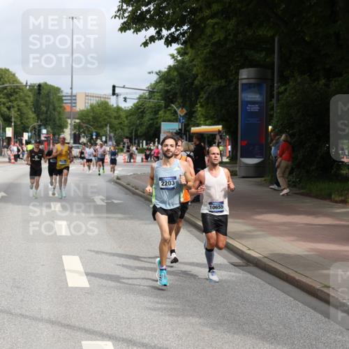 29.06.2025 - hella hamburg halbmarathon Yannick Fuchs http://msf.ph/oto/8166992 29.06.2025 10:22:51 20KM 1122, 2203, 4678, 5367, 7651, 8731, 9804, 10485, 10655, 12341, 13941, 14757, 15576, 15583, 16377, 17354, 17893, 18567, 18832, 19114 meine-sportfotos.de
