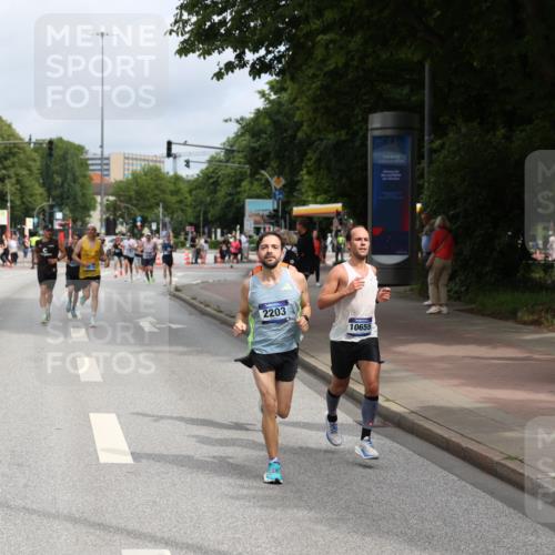 29.06.2025 - hella hamburg halbmarathon Yannick Fuchs http://msf.ph/oto/8167011 29.06.2025 10:22:51 20KM 1122, 2203, 4678, 5367, 7651, 8731, 9804, 10485, 10655, 12341, 13941, 14757, 15576, 15583, 16377, 17354, 17893, 18567, 18832, 19114 meine-sportfotos.de