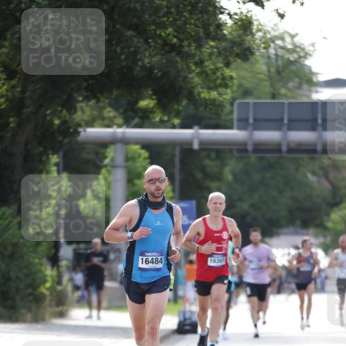 29.06.2025 - hella hamburg halbmarathon Jannik Wohlers http://msf.ph/oto/8167029 29.06.2025 09:41:05 Lombardsbrücke 2459, 9442, 10234, 11624, 16484, 17856, 17886 meine-sportfotos.de
