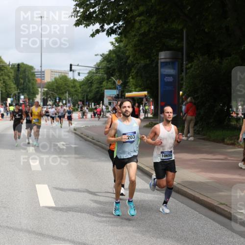 29.06.2025 - hella hamburg halbmarathon Yannick Fuchs http://msf.ph/oto/8167032 29.06.2025 10:22:52 20KM 1122, 2203, 4678, 5367, 7651, 8731, 9804, 10106, 10485, 10655, 12341, 13941, 14757, 15576, 15583, 16377, 17354, 17893, 18567, 18832, 19114 meine-sportfotos.de