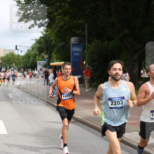29.06.2025 - hella hamburg halbmarathon Yannick Fuchs http://msf.ph/oto/8167116 29.06.2025 10:22:53 20KM 1122, 2203, 4678, 5367, 7651, 8731, 9804, 10106, 10655, 12341, 13941, 14757, 15576, 15583, 16377, 17354, 17893, 18567, 18832, 19114 meine-sportfotos.de