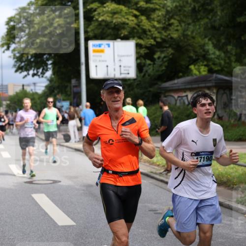 29.06.2025 - hella hamburg halbmarathon Yannick Fuchs http://msf.ph/oto/8167120 29.06.2025 10:40:44 20KM 1139, 1759, 2842, 3087, 4091, 4237, 4497, 4949, 5459, 6388, 6421, 6691, 6700, 6978, 7335, 7961, 8142, 8482, 8981, 9232, 9386, 9529, 9786, 11125, 11185, 11491, 12171, 12269, 12579, 12651, 12891, 13630, 13698, 13782, 13940, 14045, 14262, 14541, 14722, 15133, 15149, 15157, 15206, 15900, 16127, 16286, 17008, 17190, 17281, 17332, 17353, 17461, 17492, 17892, 18118, 19128 meine-sportfotos.de
