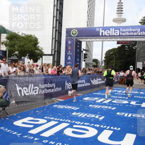 29.06.2025 - hella hamburg halbmarathon Michael Strokosch http://msf.ph/oto/8167158 29.06.2025 10:35:24 Ziel 4944, 7867, 10877, 11898, 12514, 13798, 14789, 15390, 15701, 15773, 15931 meine-sportfotos.de