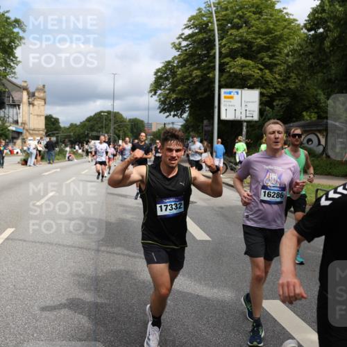 29.06.2025 - hella hamburg halbmarathon Yannick Fuchs http://msf.ph/oto/8167261 29.06.2025 10:40:47 20KM 1139, 2222, 2842, 3087, 4091, 4237, 4497, 4949, 5459, 6388, 6421, 6691, 6700, 6978, 7335, 7961, 8023, 8142, 8482, 8981, 9232, 9386, 9529, 9786, 9794, 11125, 11185, 11491, 12171, 12269, 12579, 12651, 12891, 13630, 13698, 13782, 13940, 14045, 14262, 14541, 14722, 15133, 15149, 15157, 15206, 15684, 15900, 16081, 16127, 16286, 17008, 17190, 17281, 17332, 17353, 17461, 17492, 17669, 17865, 17892, 18118, 19128 meine-sportfotos.de