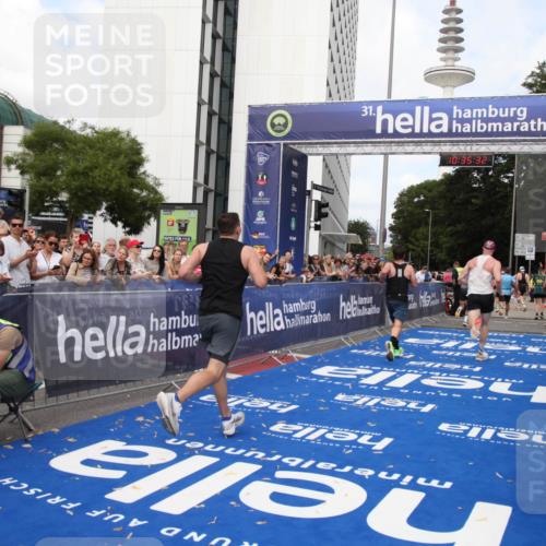 29.06.2025 - hella hamburg halbmarathon Michael Strokosch http://msf.ph/oto/8167287 29.06.2025 10:35:31 Ziel 1344, 1889, 4050, 10771, 10877, 11898, 15390, 15701, 15931, 15959, 16811, 19022 meine-sportfotos.de
