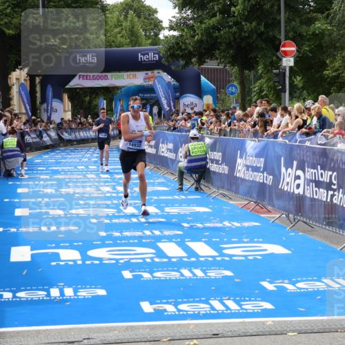29.06.2025 - hella hamburg halbmarathon Zöllner http://msf.ph/oto/8167330 29.06.2025 10:17:57 Ziel 14932, 15166 meine-sportfotos.de
