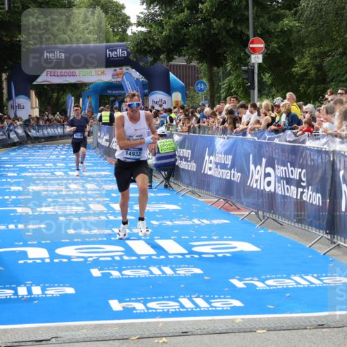 29.06.2025 - hella hamburg halbmarathon Zöllner http://msf.ph/oto/8167340 29.06.2025 10:17:58 Ziel 14932, 15166 meine-sportfotos.de
