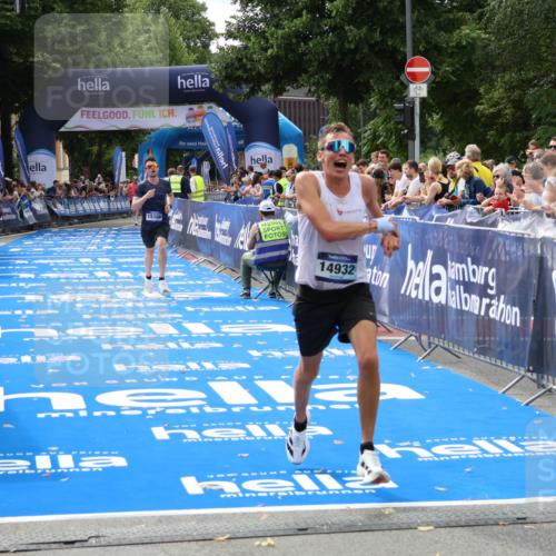29.06.2025 - hella hamburg halbmarathon Zöllner http://msf.ph/oto/8167358 29.06.2025 10:17:59 Ziel 14932, 15166 meine-sportfotos.de
