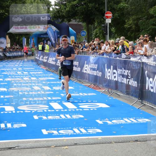 29.06.2025 - hella hamburg halbmarathon Zöllner http://msf.ph/oto/8167396 29.06.2025 10:18:00 Ziel 15166, 19072 meine-sportfotos.de