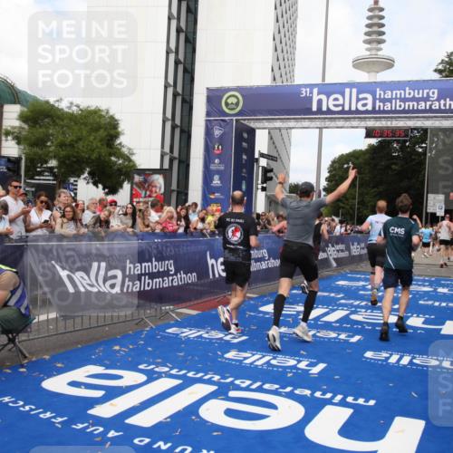 29.06.2025 - hella hamburg halbmarathon Michael Strokosch http://msf.ph/oto/8167411 29.06.2025 10:35:34 Ziel 1344, 1889, 4050, 5269, 10771, 15959, 16695, 16811, 17612, 17826, 19022 meine-sportfotos.de