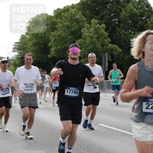 29.06.2025 - hella hamburg halbmarathon Jannik Wohlers http://msf.ph/oto/8167417 29.06.2025 10:21:00 Lombardsbrücke 1028, 1401, 2271, 2635, 2815, 3122, 3770, 3817, 3825, 3826, 4697, 4786, 5373, 5395, 5412, 5493, 6103, 6844, 7375, 7522, 7553, 7781, 8095, 8844, 9100, 9499, 9501, 9532, 9624, 10374, 10874, 10921, 11117, 11610, 11775, 12018, 12368, 13093, 13584, 14118, 14499, 14519, 14664, 14809, 15267, 15387, 15404, 15603, 15752, 15869, 16045, 16107, 16586, 16600, 17341, 17799, 17961, 17969, 18378, 18851, 19012 meine-sportfotos.de