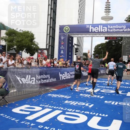 29.06.2025 - hella hamburg halbmarathon Michael Strokosch http://msf.ph/oto/8167426 29.06.2025 10:35:34 Ziel 1344, 1889, 4050, 5269, 10771, 15959, 16695, 16811, 17612, 17826, 19022 meine-sportfotos.de