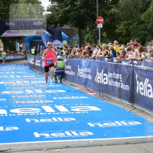 29.06.2025 - hella hamburg halbmarathon Zöllner http://msf.ph/oto/8167456 29.06.2025 10:18:06 Ziel 19072 meine-sportfotos.de
