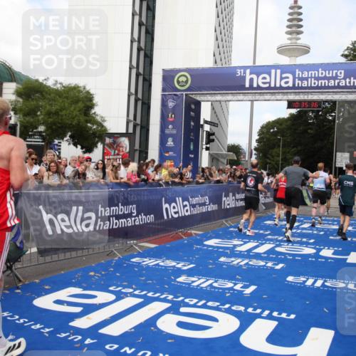 29.06.2025 - hella hamburg halbmarathon Michael Strokosch http://msf.ph/oto/8167463 29.06.2025 10:35:35 Ziel 1344, 1889, 4050, 5269, 10384, 10771, 15959, 16695, 16811, 17612, 17826, 19022 meine-sportfotos.de