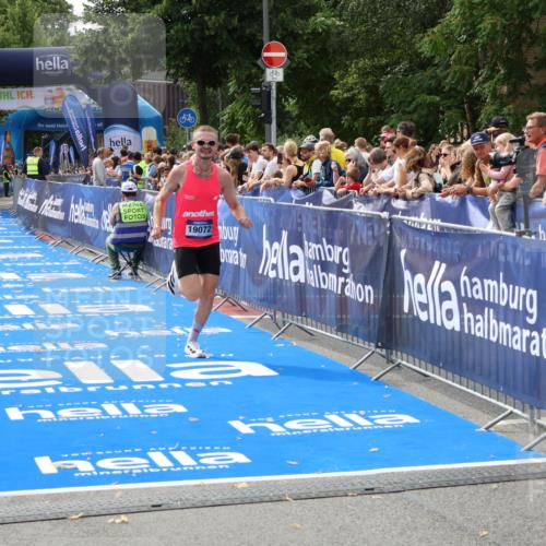 29.06.2025 - hella hamburg halbmarathon Zöllner http://msf.ph/oto/8167483 29.06.2025 10:18:07 Ziel 19072 meine-sportfotos.de
