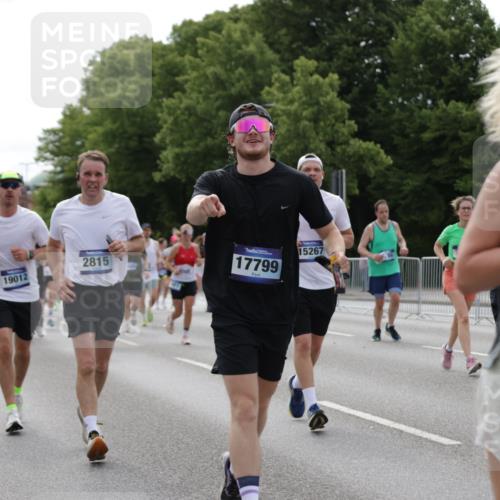 29.06.2025 - hella hamburg halbmarathon Jannik Wohlers http://msf.ph/oto/8167506 29.06.2025 10:21:00 Lombardsbrücke 1028, 1401, 2271, 2635, 2815, 3122, 3770, 3817, 3825, 3826, 4697, 4786, 5373, 5395, 5412, 5493, 6103, 6844, 7375, 7522, 7553, 7781, 8095, 8844, 9100, 9499, 9501, 9532, 9624, 10374, 10874, 10921, 11117, 11610, 11775, 12018, 12368, 13093, 13584, 14118, 14499, 14519, 14664, 14809, 15267, 15387, 15404, 15603, 15752, 15869, 16045, 16107, 16586, 16600, 17341, 17799, 17961, 17969, 18378, 18851, 19012 meine-sportfotos.de
