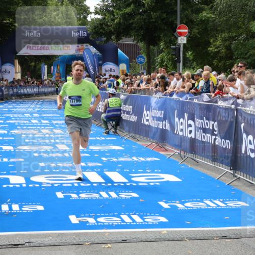 29.06.2025 - hella hamburg halbmarathon Zöllner http://msf.ph/oto/8167515 29.06.2025 10:18:15 Ziel 17786 meine-sportfotos.de