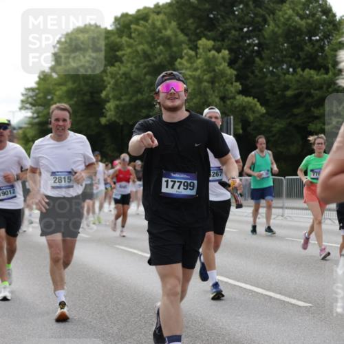 29.06.2025 - hella hamburg halbmarathon Jannik Wohlers http://msf.ph/oto/8167540 29.06.2025 10:21:00 Lombardsbrücke 1028, 1401, 2271, 2635, 2815, 3122, 3770, 3817, 3825, 3826, 4697, 4786, 5373, 5395, 5412, 5493, 6103, 6844, 7375, 7522, 7553, 7781, 8095, 8844, 9100, 9499, 9501, 9532, 9624, 10374, 10874, 10921, 11117, 11610, 11775, 12018, 12368, 13093, 13584, 14118, 14499, 14519, 14664, 14809, 15267, 15387, 15404, 15603, 15752, 15869, 16045, 16107, 16586, 16600, 17341, 17799, 17961, 17969, 18378, 18851, 19012 meine-sportfotos.de