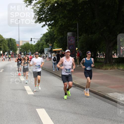 29.06.2025 - hella hamburg halbmarathon Yannick Fuchs http://msf.ph/oto/8167543 29.06.2025 10:23:01 20KM 1122, 2203, 4678, 5367, 7651, 8731, 10106, 10655, 13383, 14757, 15576, 16377, 17354, 18567, 18832 meine-sportfotos.de