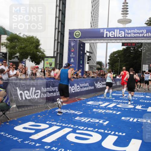 29.06.2025 - hella hamburg halbmarathon Michael Strokosch http://msf.ph/oto/8167545 29.06.2025 10:35:37 Ziel 1344, 1889, 4050, 5269, 10384, 10771, 16123, 16695, 16811, 17612, 17826, 18841, 19022 meine-sportfotos.de
