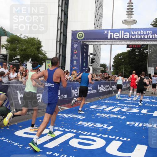 29.06.2025 - hella hamburg halbmarathon Michael Strokosch http://msf.ph/oto/8167568 29.06.2025 10:35:38 Ziel 1344, 5269, 10384, 16123, 16695, 17612, 17826, 18841, 19022 meine-sportfotos.de