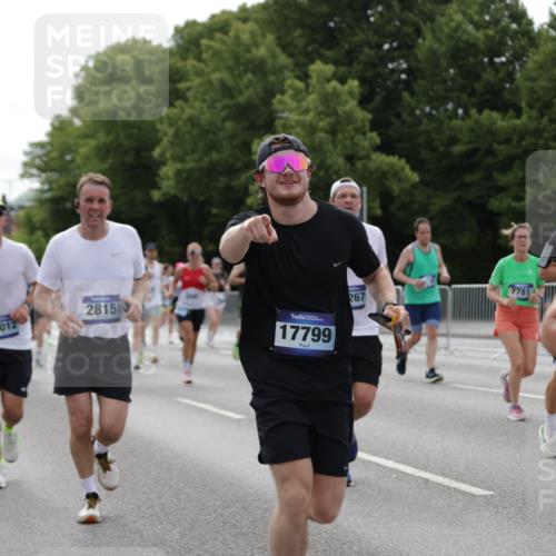 29.06.2025 - hella hamburg halbmarathon Jannik Wohlers http://msf.ph/oto/8167575 29.06.2025 10:21:00 Lombardsbrücke 1028, 1401, 2271, 2635, 2815, 3122, 3770, 3817, 3825, 3826, 4697, 4786, 5373, 5395, 5412, 5493, 6103, 6844, 7375, 7522, 7553, 7781, 8095, 8844, 9100, 9499, 9501, 9532, 9624, 10374, 10874, 10921, 11117, 11610, 11775, 12018, 12368, 13093, 13584, 14118, 14499, 14519, 14664, 14809, 15267, 15387, 15404, 15603, 15752, 15869, 16045, 16107, 16586, 16600, 17341, 17799, 17961, 17969, 18378, 18851, 19012 meine-sportfotos.de