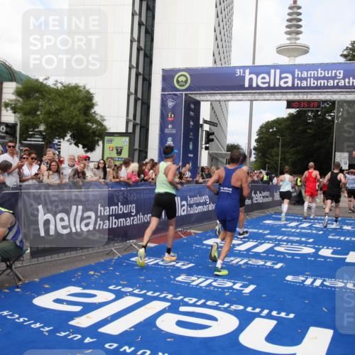 29.06.2025 - hella hamburg halbmarathon Michael Strokosch http://msf.ph/oto/8167582 29.06.2025 10:35:38 Ziel 1344, 5269, 10384, 16123, 16695, 17612, 17826, 18841, 19022 meine-sportfotos.de
