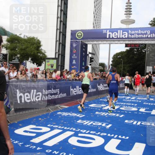 29.06.2025 - hella hamburg halbmarathon Michael Strokosch http://msf.ph/oto/8167590 29.06.2025 10:35:39 Ziel 1344, 4062, 5269, 10384, 14841, 16123, 16695, 17612, 17826, 18841 meine-sportfotos.de