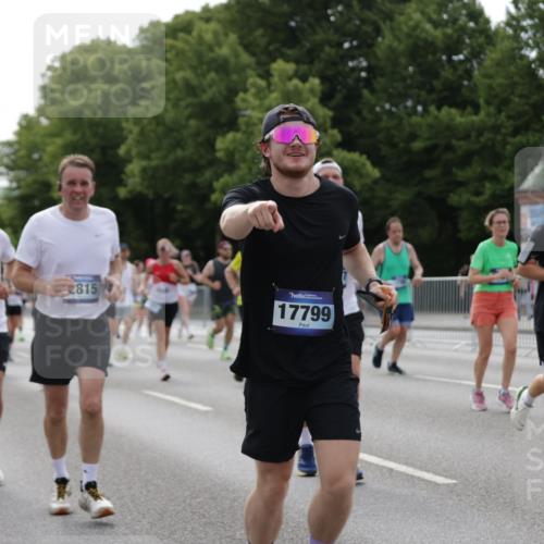 29.06.2025 - hella hamburg halbmarathon Jannik Wohlers http://msf.ph/oto/8167598 29.06.2025 10:21:00 Lombardsbrücke 1028, 1401, 2271, 2635, 2815, 3122, 3770, 3817, 3825, 3826, 4697, 4786, 5373, 5395, 5412, 5493, 6103, 6844, 7375, 7522, 7553, 7781, 8095, 8844, 9100, 9499, 9501, 9532, 9624, 10374, 10874, 10921, 11117, 11610, 11775, 12018, 12368, 13093, 13584, 14118, 14499, 14519, 14664, 14809, 15267, 15387, 15404, 15603, 15752, 15869, 16045, 16107, 16586, 16600, 17341, 17799, 17961, 17969, 18378, 18851, 19012 meine-sportfotos.de