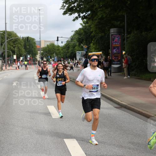 29.06.2025 - hella hamburg halbmarathon Yannick Fuchs http://msf.ph/oto/8167620 29.06.2025 10:23:02 20KM 1122, 2203, 3075, 4678, 5367, 7651, 8731, 10106, 10655, 13383, 14757, 15576, 16377, 17354, 18567, 18832 meine-sportfotos.de