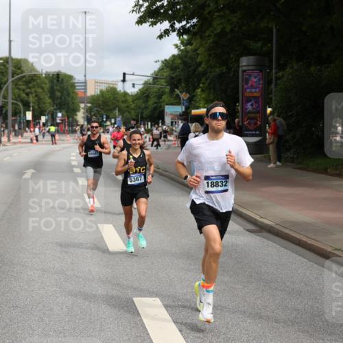 29.06.2025 - hella hamburg halbmarathon Yannick Fuchs http://msf.ph/oto/8167640 29.06.2025 10:23:02 20KM 1122, 2203, 3075, 4678, 5367, 7651, 8731, 10106, 10655, 13383, 14757, 15576, 16377, 17354, 18567, 18832 meine-sportfotos.de