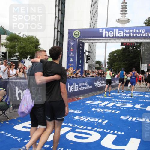 29.06.2025 - hella hamburg halbmarathon Michael Strokosch http://msf.ph/oto/8167669 29.06.2025 10:35:40 Ziel 1344, 4062, 5269, 10384, 14841, 16123, 16695, 17612, 17826, 18841 meine-sportfotos.de