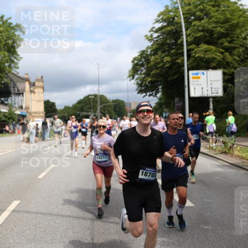 29.06.2025 - hella hamburg halbmarathon Yannick Fuchs http://msf.ph/oto/8167695 29.06.2025 10:40:51 20KM 1139, 2222, 2842, 3087, 4091, 4237, 4497, 4949, 5459, 6373, 6388, 6421, 6691, 6700, 6978, 7335, 8023, 8142, 8482, 8981, 9232, 9386, 9529, 9786, 9794, 11185, 11491, 12171, 12269, 12579, 12651, 12891, 13630, 13698, 13728, 13782, 13940, 14045, 14262, 14449, 14541, 14722, 15133, 15149, 15157, 15206, 15684, 15900, 16081, 16127, 16136, 16286, 16466, 16475, 17008, 17281, 17332, 17353, 17461, 17492, 17669, 17865, 17892, 18118 meine-sportfotos.de