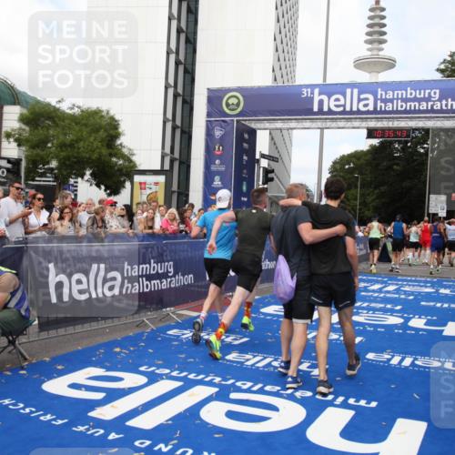 29.06.2025 - hella hamburg halbmarathon Michael Strokosch http://msf.ph/oto/8167724 29.06.2025 10:35:42 Ziel 4062, 5269, 10384, 12462, 12899, 14841, 16123, 17612, 17826, 18841 meine-sportfotos.de