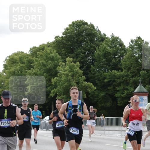 29.06.2025 - hella hamburg halbmarathon Jannik Wohlers http://msf.ph/oto/8167747 29.06.2025 10:21:04 Lombardsbrücke 1072, 1401, 2271, 2635, 2815, 3122, 3770, 3817, 3825, 3826, 4697, 4786, 5122, 5373, 5395, 5412, 5493, 5759, 6103, 6844, 7375, 7522, 7553, 7781, 8095, 8286, 8844, 9100, 9369, 9483, 9499, 9532, 9624, 10374, 10874, 10921, 11117, 11610, 12018, 12041, 12368, 13093, 13584, 13937, 14118, 14664, 15267, 15404, 15603, 15752, 15869, 16045, 16107, 16586, 17799, 17961, 17969, 18378, 18851, 19012 meine-sportfotos.de