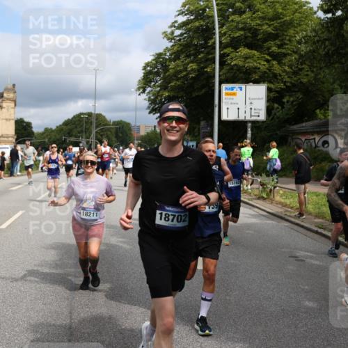 29.06.2025 - hella hamburg halbmarathon Yannick Fuchs http://msf.ph/oto/8167758 29.06.2025 10:40:52 20KM 1139, 2222, 2842, 3087, 4091, 4237, 4497, 4949, 5459, 6373, 6388, 6421, 6691, 6700, 6978, 7335, 8023, 8142, 8482, 8981, 9232, 9386, 9529, 9786, 9794, 11185, 11491, 12171, 12269, 12579, 12651, 12891, 13630, 13698, 13728, 13782, 13940, 14045, 14262, 14449, 14541, 14722, 15133, 15149, 15157, 15206, 15684, 15900, 16081, 16127, 16136, 16286, 16466, 16475, 17008, 17281, 17353, 17461, 17492, 17669, 17865, 17892, 18118 meine-sportfotos.de