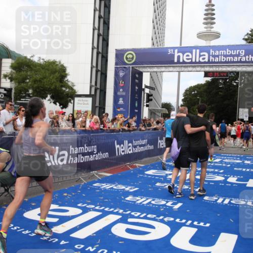 29.06.2025 - hella hamburg halbmarathon Michael Strokosch http://msf.ph/oto/8167771 29.06.2025 10:35:43 Ziel 4062, 10384, 12462, 12899, 14841, 16123, 18841 meine-sportfotos.de