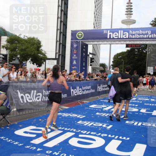 29.06.2025 - hella hamburg halbmarathon Michael Strokosch http://msf.ph/oto/8167786 29.06.2025 10:35:43 Ziel 4062, 10384, 12462, 12899, 14841, 16123, 18841 meine-sportfotos.de