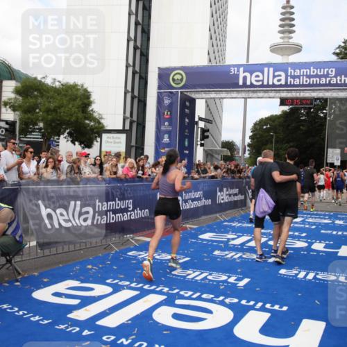 29.06.2025 - hella hamburg halbmarathon Michael Strokosch http://msf.ph/oto/8167802 29.06.2025 10:35:43 Ziel 4062, 10384, 12462, 12899, 14841, 16123, 18841 meine-sportfotos.de