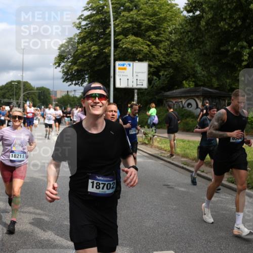 29.06.2025 - hella hamburg halbmarathon Yannick Fuchs http://msf.ph/oto/8167804 29.06.2025 10:40:52 20KM 1139, 2222, 2842, 3087, 4091, 4237, 4497, 4949, 5459, 6373, 6388, 6421, 6691, 6700, 6978, 7335, 8023, 8142, 8482, 8981, 9232, 9386, 9529, 9786, 9794, 11185, 11491, 12171, 12269, 12579, 12651, 12891, 13630, 13698, 13728, 13782, 13940, 14045, 14262, 14449, 14541, 14722, 15133, 15149, 15157, 15206, 15684, 15900, 16081, 16127, 16136, 16286, 16466, 16475, 17008, 17281, 17353, 17461, 17492, 17669, 17865, 17892, 18118 meine-sportfotos.de