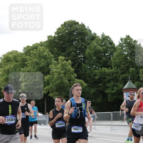 29.06.2025 - hella hamburg halbmarathon Jannik Wohlers http://msf.ph/oto/8167837 29.06.2025 10:21:04 Lombardsbrücke 1072, 1401, 2271, 2635, 2815, 3122, 3770, 3817, 3825, 3826, 4697, 4786, 5122, 5373, 5395, 5412, 5493, 5759, 6103, 6844, 7375, 7522, 7553, 7781, 8095, 8286, 8844, 9100, 9369, 9483, 9499, 9532, 9624, 10374, 10874, 10921, 11117, 11610, 12018, 12041, 12368, 13093, 13584, 13937, 14118, 14664, 15267, 15404, 15603, 15752, 15869, 16045, 16107, 16586, 17799, 17961, 17969, 18378, 18851, 19012 meine-sportfotos.de