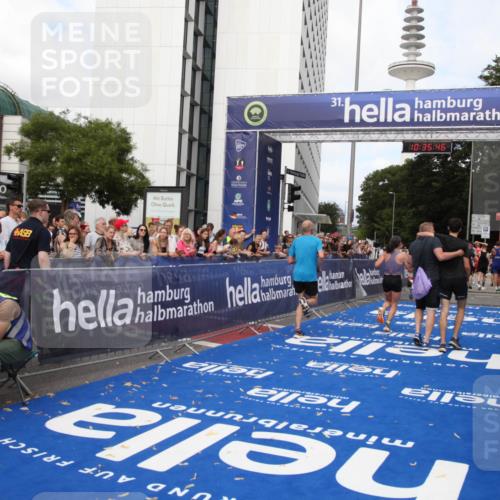 29.06.2025 - hella hamburg halbmarathon Michael Strokosch http://msf.ph/oto/8167844 29.06.2025 10:35:45 Ziel 4062, 12462, 12899, 14841, 16119, 16123, 18841 meine-sportfotos.de