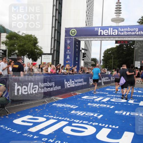 29.06.2025 - hella hamburg halbmarathon Michael Strokosch http://msf.ph/oto/8167875 29.06.2025 10:35:45 Ziel 4062, 12462, 12899, 14841, 16119, 16123, 18841 meine-sportfotos.de