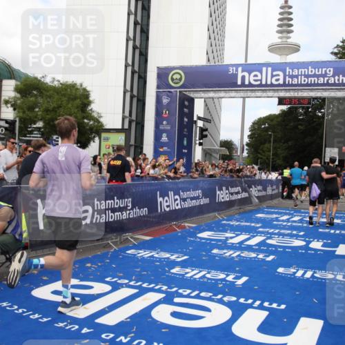 29.06.2025 - hella hamburg halbmarathon Michael Strokosch http://msf.ph/oto/8167941 29.06.2025 10:35:47 Ziel 4062, 12462, 12899, 14841, 16119 meine-sportfotos.de
