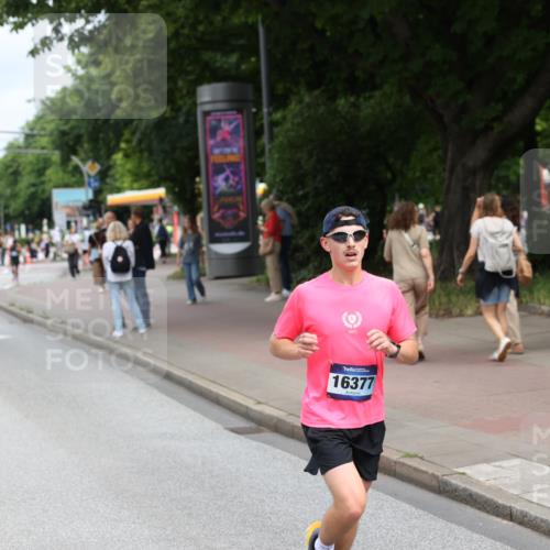 29.06.2025 - hella hamburg halbmarathon Yannick Fuchs http://msf.ph/oto/8168010 29.06.2025 10:23:09 20KM 1122, 3075, 4678, 5367, 8731, 10106, 12189, 12529, 13383, 16377, 18567, 18832 meine-sportfotos.de