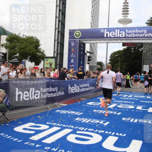29.06.2025 - hella hamburg halbmarathon Michael Strokosch http://msf.ph/oto/8168042 29.06.2025 10:35:50 Ziel 3843, 12462, 12899, 16119 meine-sportfotos.de
