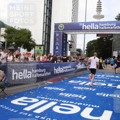 29.06.2025 - hella hamburg halbmarathon Michael Strokosch http://msf.ph/oto/8168076 29.06.2025 10:35:50 Ziel 3843, 12462, 12899, 16119 meine-sportfotos.de