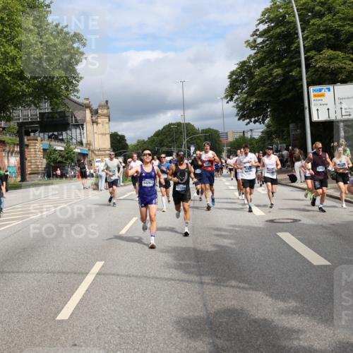 29.06.2025 - hella hamburg halbmarathon Yannick Fuchs http://msf.ph/oto/8168094 29.06.2025 10:40:53 20KM 1139, 2222, 2842, 3087, 4091, 4237, 4497, 4949, 5459, 6373, 6388, 6421, 6691, 6978, 7335, 8023, 8142, 8482, 8981, 9232, 9386, 9497, 9529, 9786, 9794, 10211, 11185, 11491, 11858, 12171, 12269, 12579, 12651, 12808, 12891, 13554, 13630, 13698, 13728, 13782, 13940, 14045, 14262, 14449, 14541, 14722, 15026, 15133, 15149, 15157, 15206, 15684, 15900, 16081, 16127, 16136, 16286, 16466, 16475, 17008, 17281, 17353, 17461, 17492, 17669, 17865, 17892, 18118 meine-sportfotos.de